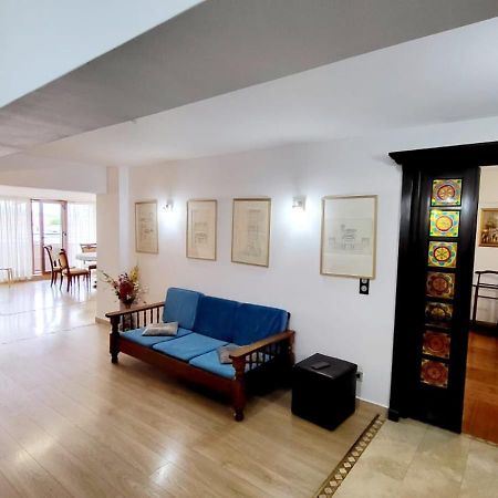 Spacious Apartment In City Centre ยาช ภายนอก รูปภาพ
