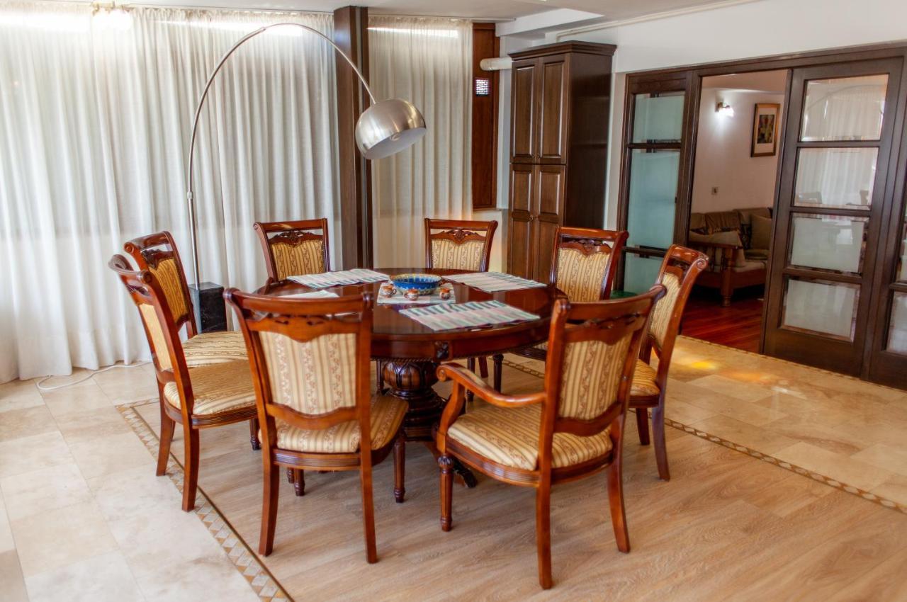 Spacious Apartment In City Centre ยาช ภายนอก รูปภาพ