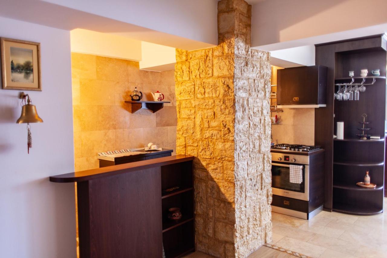 Spacious Apartment In City Centre ยาช ภายนอก รูปภาพ