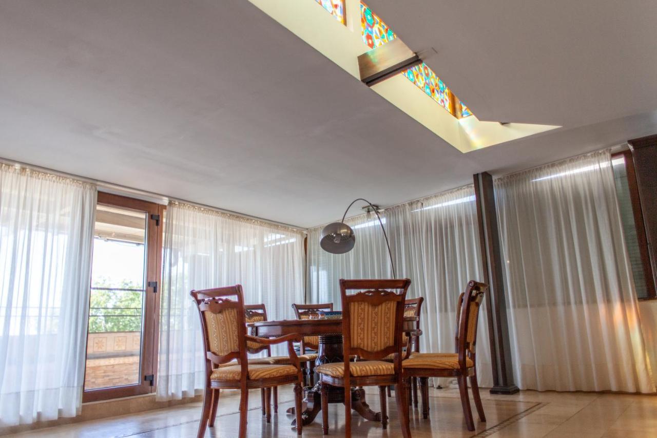 Spacious Apartment In City Centre ยาช ภายนอก รูปภาพ