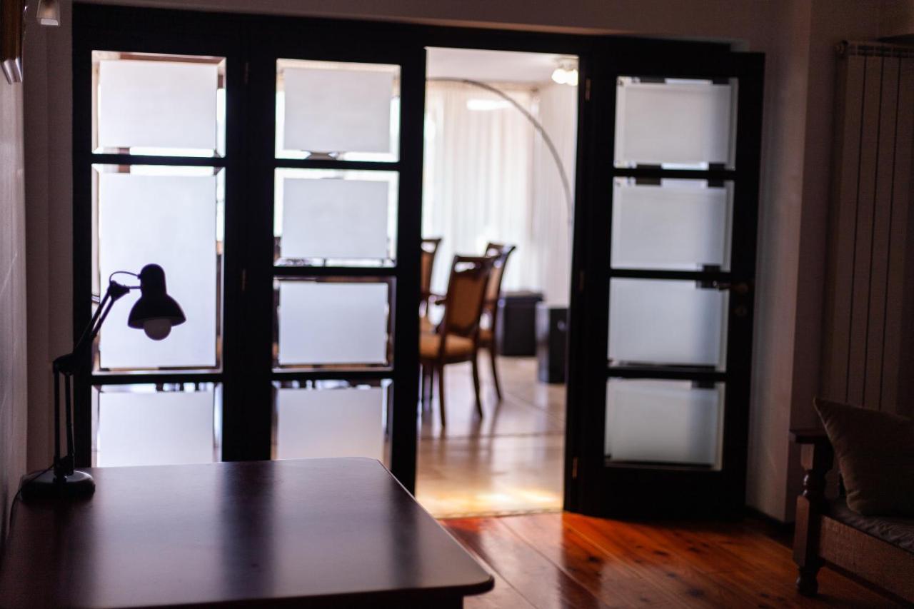Spacious Apartment In City Centre ยาช ภายนอก รูปภาพ
