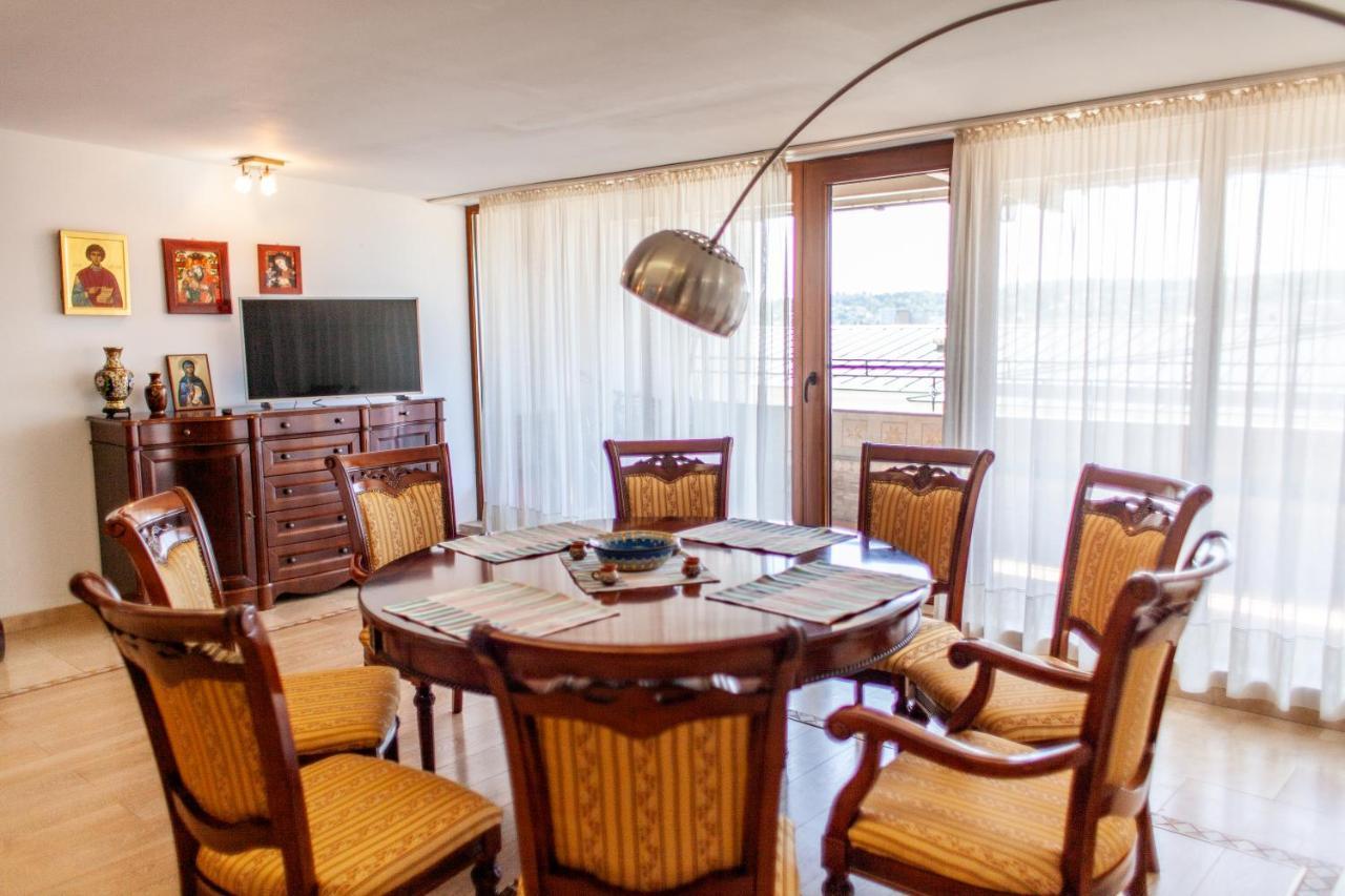 Spacious Apartment In City Centre ยาช ภายนอก รูปภาพ
