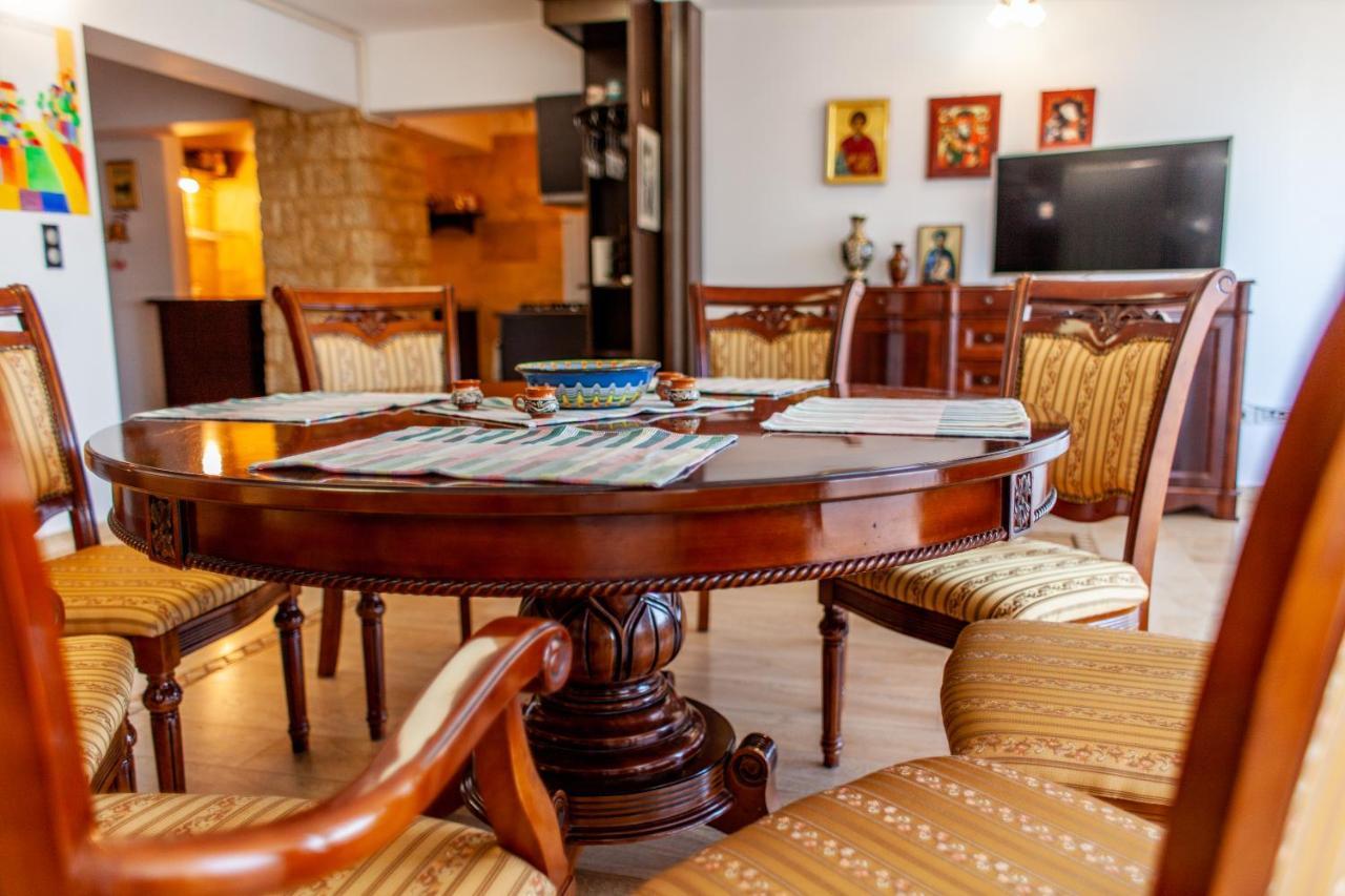 Spacious Apartment In City Centre ยาช ภายนอก รูปภาพ