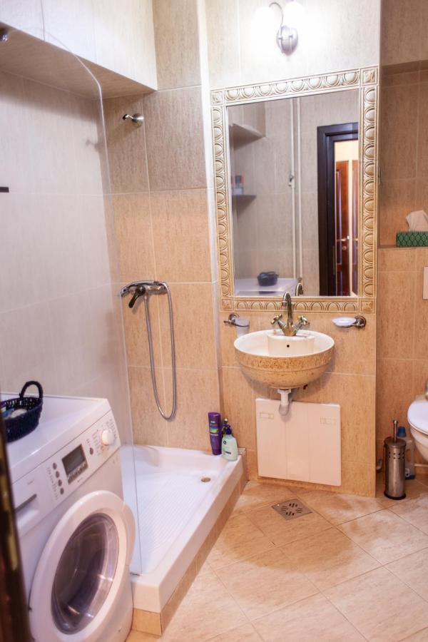 Spacious Apartment In City Centre ยาช ภายนอก รูปภาพ