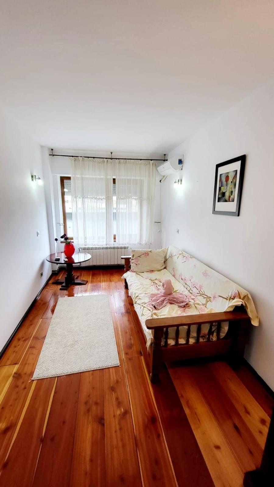 Spacious Apartment In City Centre ยาช ภายนอก รูปภาพ